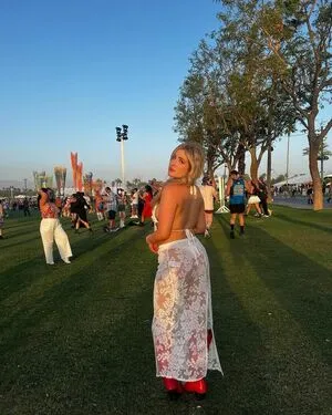 Ava Vieira Thumbnail Picture