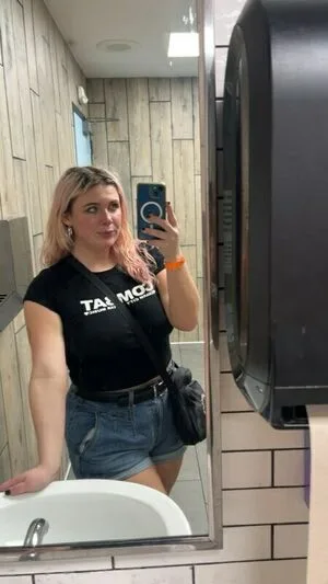 Averageallison OnlyFans Leaked Free Thumbnail Picture - #pngBV3iPnk