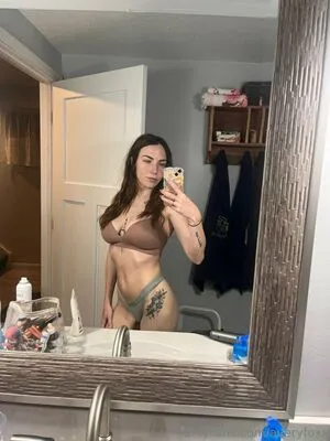 Averyfoxx OnlyFans Leaked Free Thumbnail Picture - #RiIoZ4BwVS