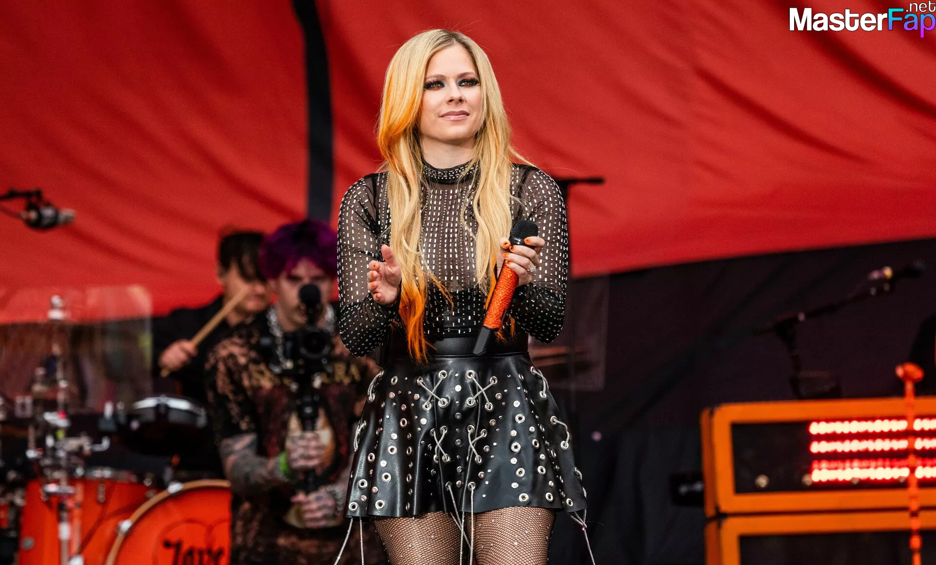 Avril Lavigne Nude OnlyFans Leak Picture 0bx6woTjoF | MasterFap.net