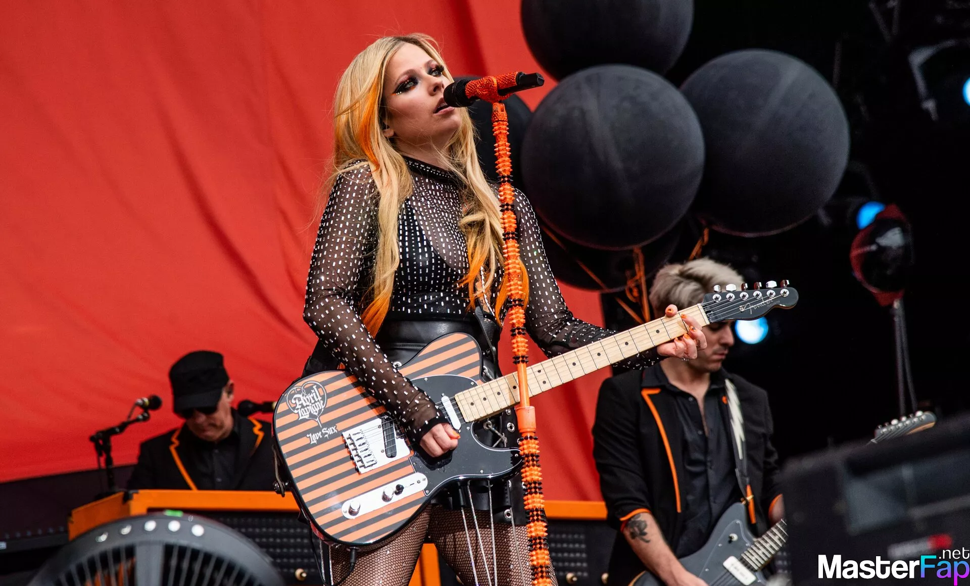 Avril Lavigne Nude OnlyFans Leak Picture Sw9sJgkqGx | MasterFap.net