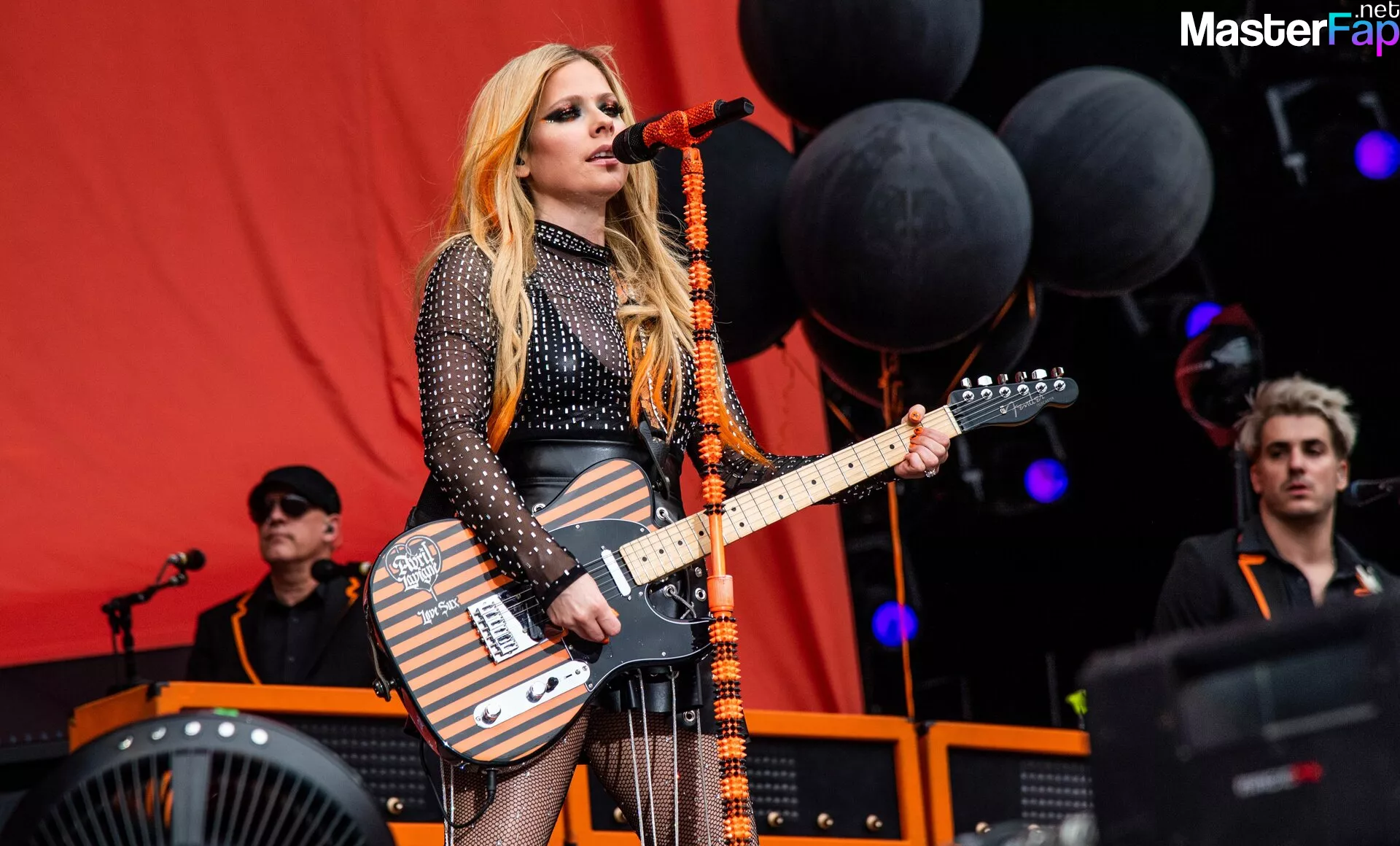 Avril Lavigne Nude OnlyFans Leak Picture ZHSN372NCB | MasterFap.net
