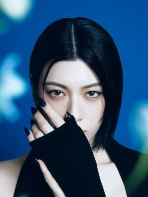 Ayaka Miyoshi Thumbnail Picture
