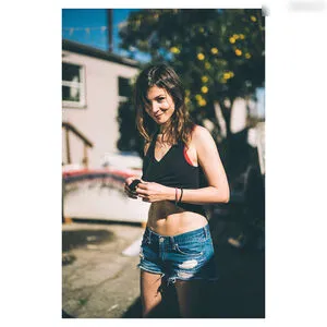 Aylin Tezel Thumbnail Picture