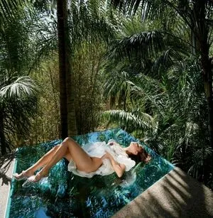 Barbara Palvin Thumbnail Picture