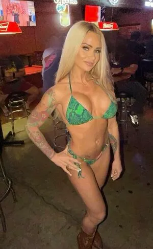 Bartender Elyse OnlyFans Leaked Free Thumbnail Picture - #OGM8ug4eg1