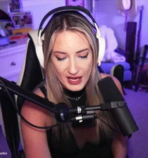 Basicwitgirl OnlyFans Leaked Free Thumbnail Picture - #RaewLbcMog