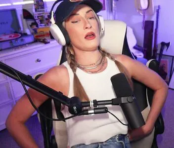 Basicwitgirl OnlyFans Leaked Free Thumbnail Picture - #iDltnnEDTv