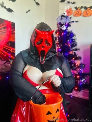 Batty Bxby Thumbnail Picture