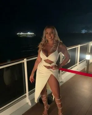 Beauty Carollima Thumbnail Picture