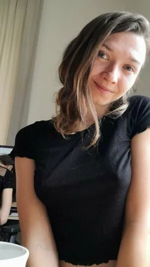 Beeboo Girl Thumbnail Picture