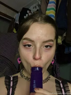 beebuzz Thumbnail Picture