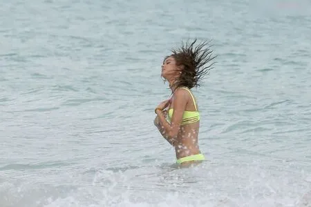 Behati Prinsloo Thumbnail Picture