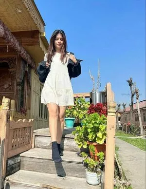 Bhavika Sharma Thumbnail Picture