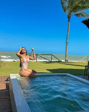 Bianca Leao Thumbnail Picture