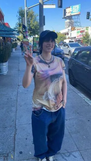 Billie Eilish OnlyFans Leaked Free Thumbnail Picture - #7IMEDkFRNL
