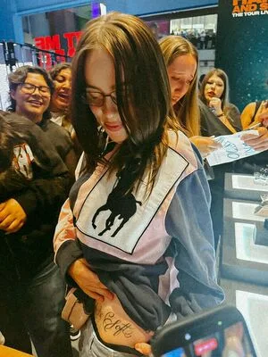 Billie Eilish OnlyFans Leaked Free Thumbnail Picture - #B0SbNO3Bso