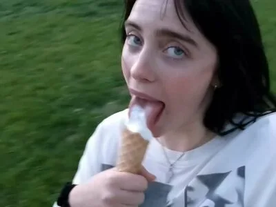 Billie Eilish OnlyFans Leaked Free Thumbnail Picture - #seZKW7cZKB
