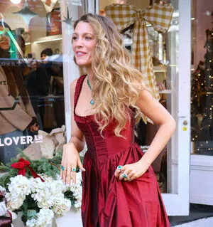 Blake Lively OnlyFans Leaked Free Thumbnail Picture - #c3TUbBaZz9