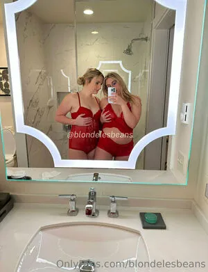 Blondelesbeans Thumbnail Picture