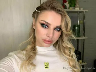 Blondyariax Thumbnail Picture