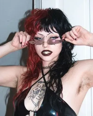 Bluntedlipgloss Thumbnail Picture