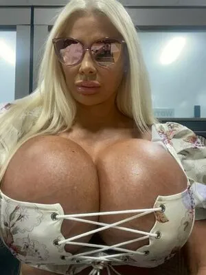 Bombshell Skyler Nicole OnlyFans Leaked Free Thumbnail Picture - #AOPee61akx