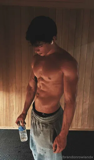 Brandonrowlandx Thumbnail Picture