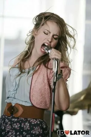 Bridgit Mendler Thumbnail Picture