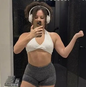 Bruna Caixeiro Thumbnail Picture