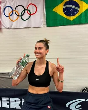 Bruna Takahashi Thumbnail Picture