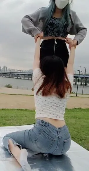 Bubbly Live Thumbnail Picture
