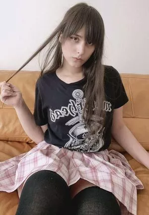 Bunnygirlemma Thumbnail Picture