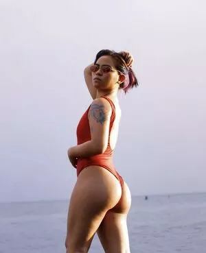 Bunnyshy Thumbnail Picture