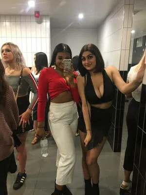 Busty Indian Thumbnail Picture
