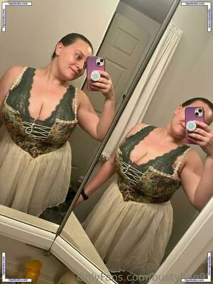 Bustybae95 OnlyFans Leaked Free Thumbnail Picture - #4asCQc3DRO