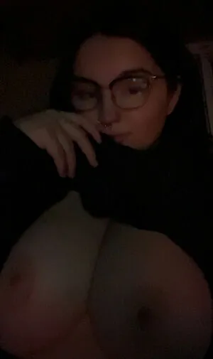 Bustygothtease Thumbnail Picture