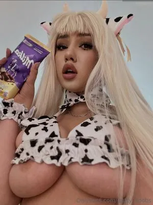 Butty Boobs Thumbnail Picture