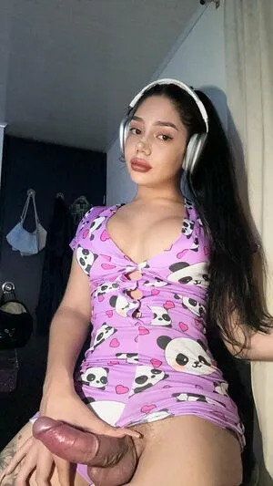 Camila Holguiin Thumbnail Picture