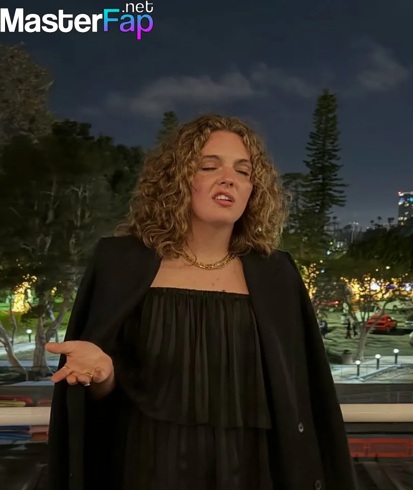 Camren Bicondova OnlyFans Leak Picture - #1O0hvH8d0C.