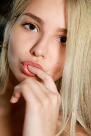 Candice Lauren Profile Thumbnail