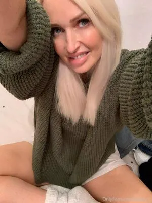 Candy C Thumbnail Picture