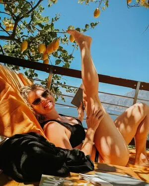 Cariba Heine Thumbnail Picture