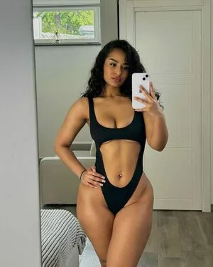 Carla Alison OnlyFans Leaked Free Thumbnail Picture - #x67JSZc7Cs