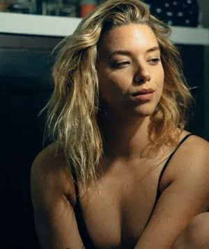 Carlie Casey Thumbnail Picture