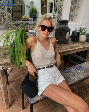 Caro Daur Thumbnail Picture