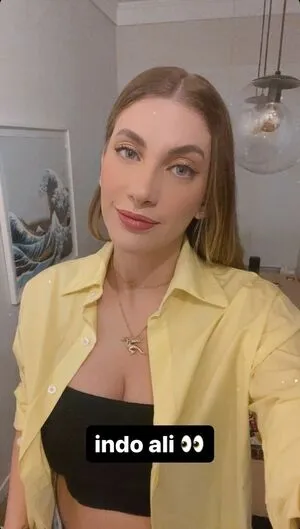 Carol Moreira Profile Thumbnail
