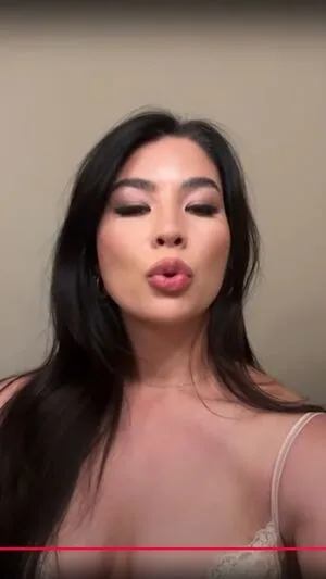 Carolinekwan OnlyFans Leaked Free Thumbnail Picture - #f4ib2Dt8Gf
