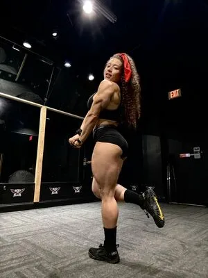 Carolyne Marquez Thumbnail Picture