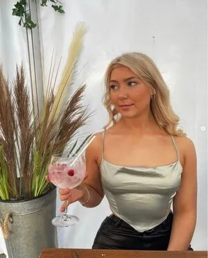 Caseyleewilliams Thumbnail Picture
